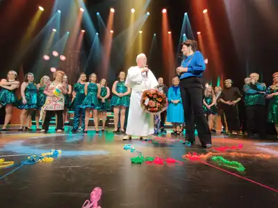 Afbeelding over  koninklijke eer voor henk kiewik